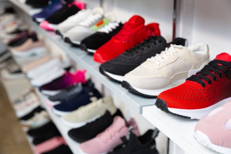 prikaz patika u prodavnici